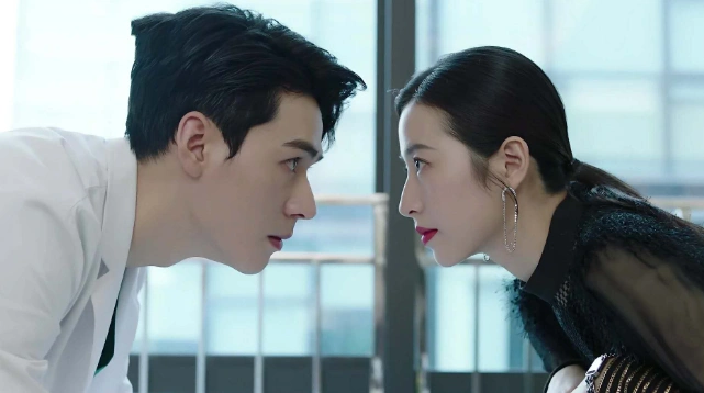 周雨彤上演霸道女总裁御姐总裁娶到了男媳妇这部剧值得追