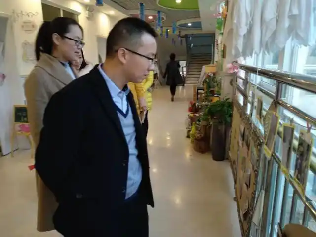 刘阳青详细了解幼儿园规模和安全工作,园舍建设,管理制度,卫