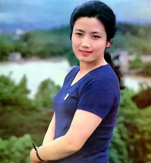 80年代当红影星李秀明40岁隐退下海经商现在人生状况如何