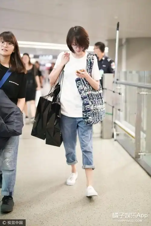 百科上郑爽的身高是168cm,果然身高够就是人性啊!