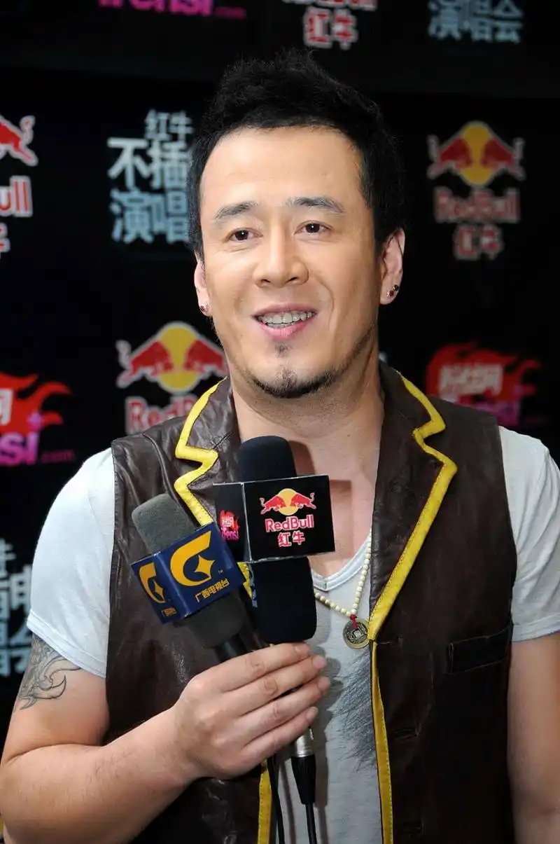 感觉杨坤面对刀郎新歌《罗刹海市》引起的风波,还真的可以用他的