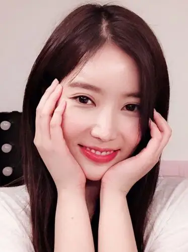 林秀香跟车银优之前上了希澈的综艺,在上面说自己怕跟车银优年龄差太