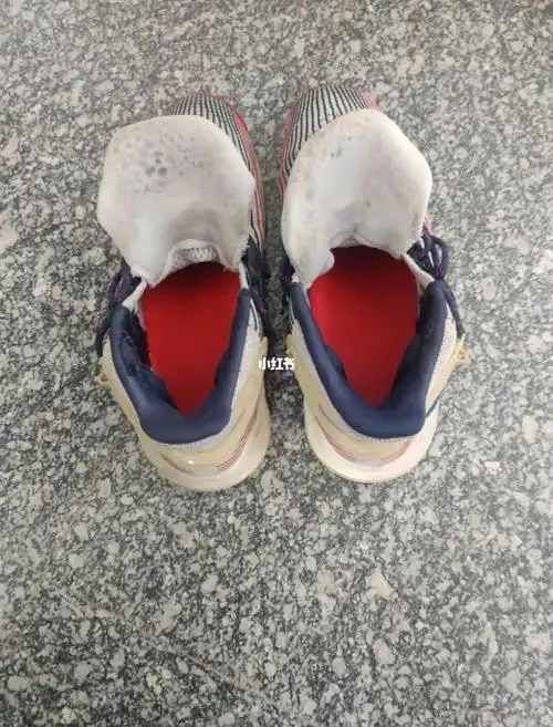 破烂篮球鞋_体育生_篮球鞋_男朋友_女朋友_体育生日常_潮流_鞋履_球鞋
