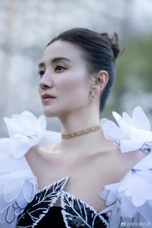 宋佳在最新活动中被问到对品质生活的理解……|宋佳_新浪新闻