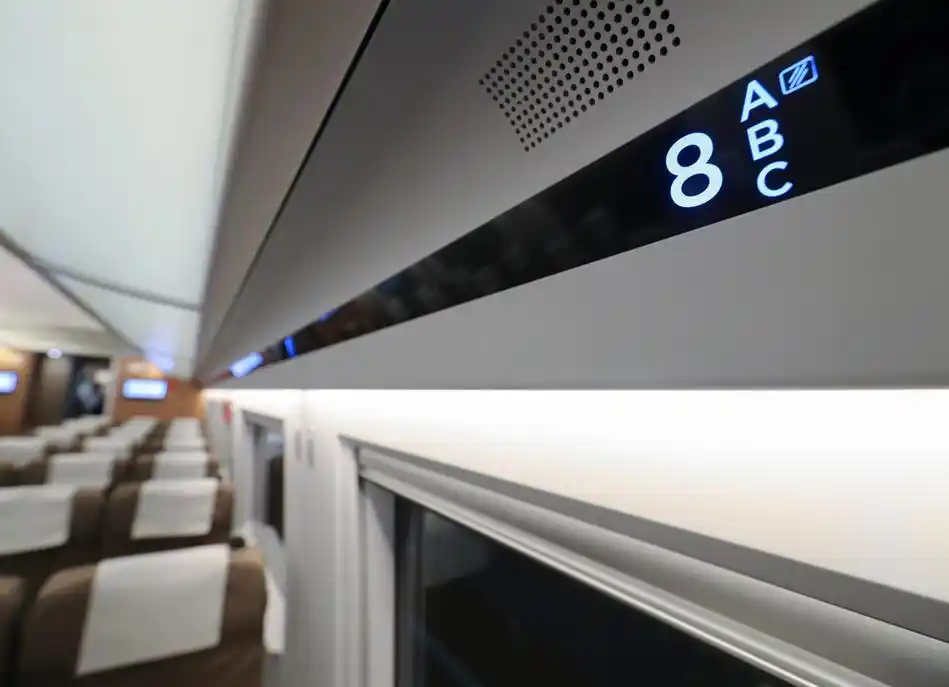 中国标准动车组"复兴号"投入运营 京沪高铁正式双向首发