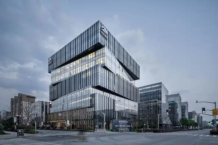 "重"和"轻"的矛盾与和谐——旭辉集团总部大楼