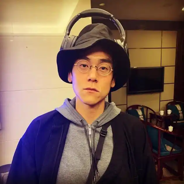 彭于晏一天跑四个城市粉丝心痛留言让他休息