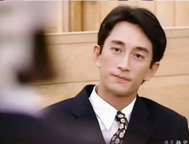 看了香港演员戴眼镜突然明白了什么叫斯文败类