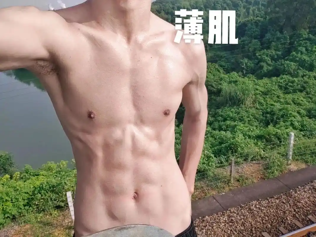 体育生 #腹肌 #毫无训练痕迹 #八块腹肌 #腹肌胸肌  - 抖音