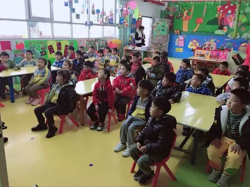 幼儿园珠心算开课啦今天又是活力爆棚的一天哦,小朋友们上课认真的