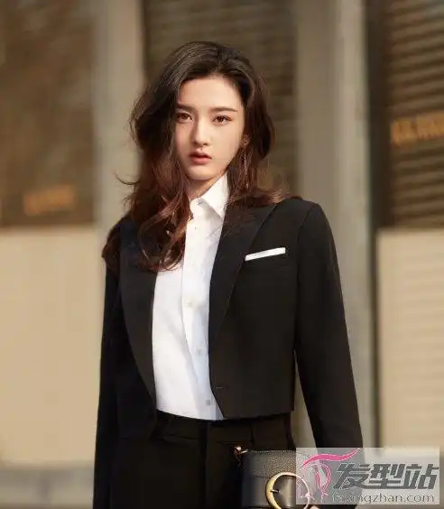 女生穿西装适合什么发型彰显干练气质职场女王必备