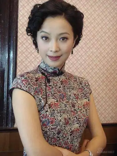 丑娘生漂亮女儿,被张艺谋发掘,李安夸她性感,嫁大12岁二婚男