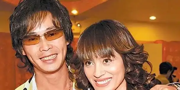 "情歌王子"黄品源:中年离婚不离家,他和前妻的关系引来争议