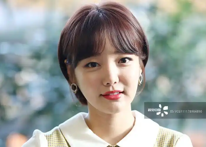 文智仁新写真尽显温柔甜美气质 零瑕疵婴儿肌超能打羡煞旁人