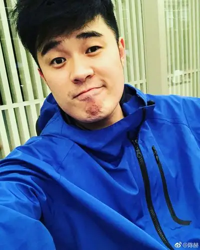 近日,久未露面的文章被曝出一组生活照,照片中的他除了发福变胖之外