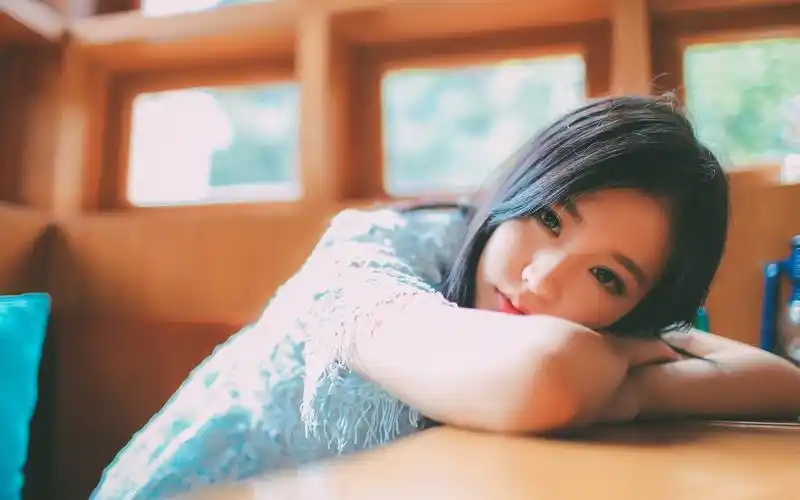 唯美图片女生侧脸高清电脑桌面壁纸