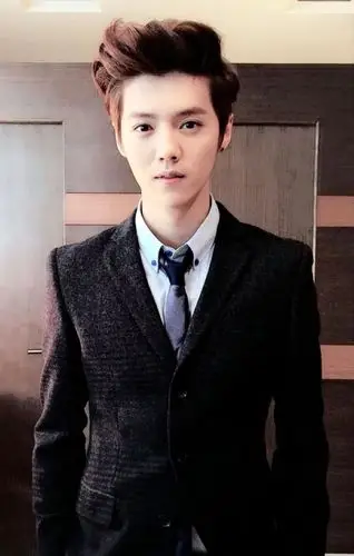 [鹿晗][分享]171104 是成熟了,不一样的同款歪头插兜系列