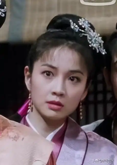 很多人说贾天怡是和张曼玉演技不相上下的女演员,甚至在颜值上,贾天怡