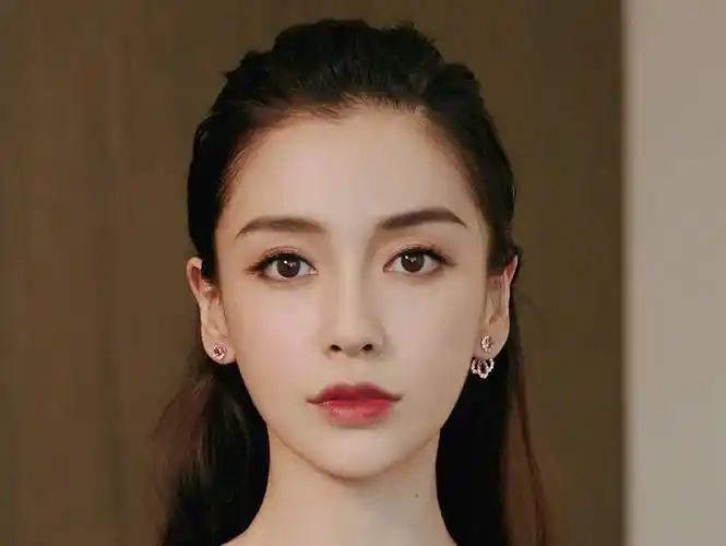 不少网友觉得杨颖的钱太好赚了,只需要露正脸就行.