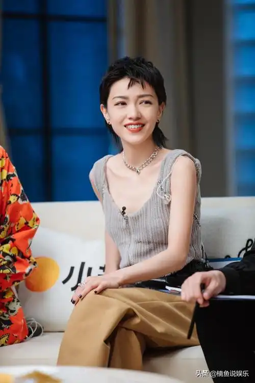 郭采洁短发图片生活照(郭采洁最新短发留一撮小辫)(2)