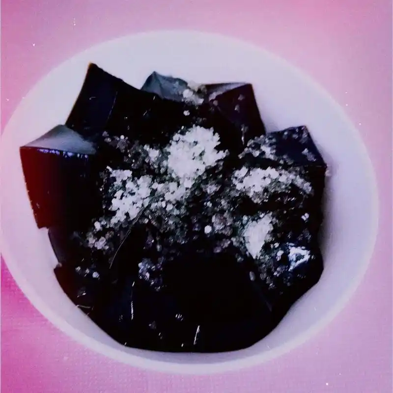 简易制作黑凉粉_颗粒_蜂蜜_美食_葡萄干_黑凉粉_美食_烘焙&甜品