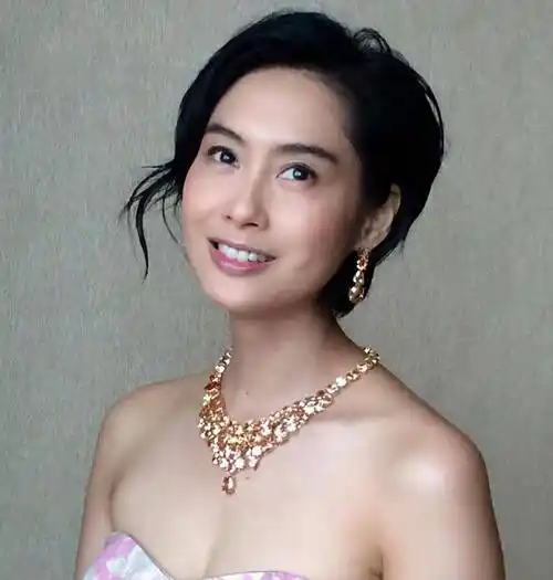 因一个角色火了一辈子的女人朱茵,至今仍然不肯承认爱过周星驰_紫霞