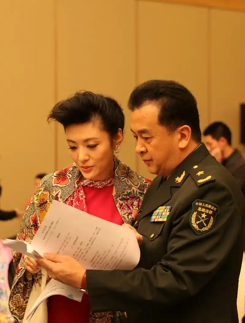 67在学院里,姚科遇见了一个来自安徽的女生周涛.