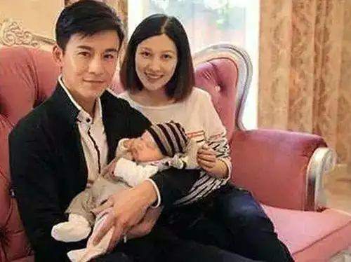 林更新王丽坤恋情再添坐实证据 林狗工作人员送王丽坤到机场