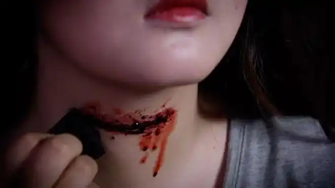 电影中割脖是这样化的,小姐姐教你化特效,看完你也会