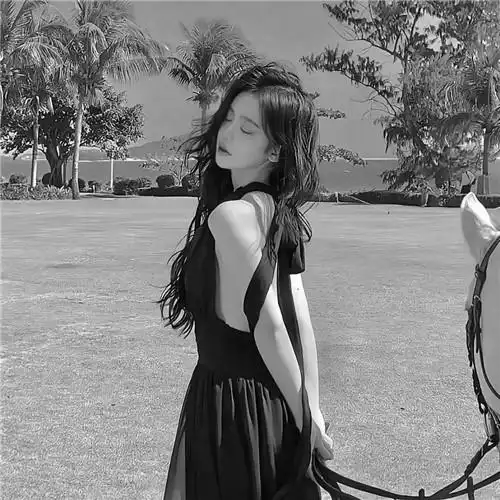 女生头像慵懒偏冷淡风黑白图片