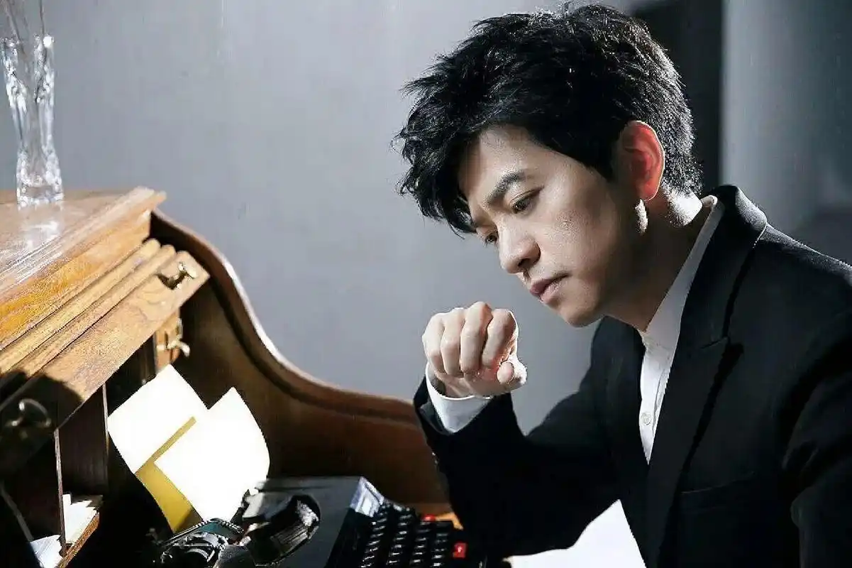 歌坛明星 ‖ 获奖无数的创作型歌手: 李健 李健,1974年9月23日出生于