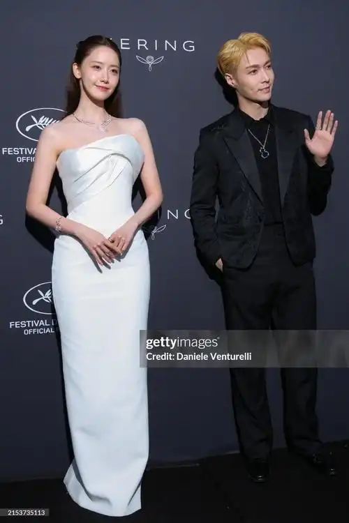 g社拍的张艺兴林允儿