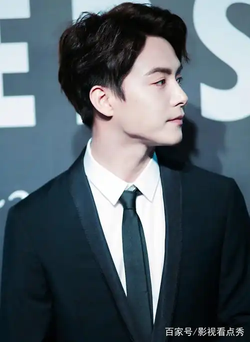 分享一组美照,33岁的马天宇依旧帅气