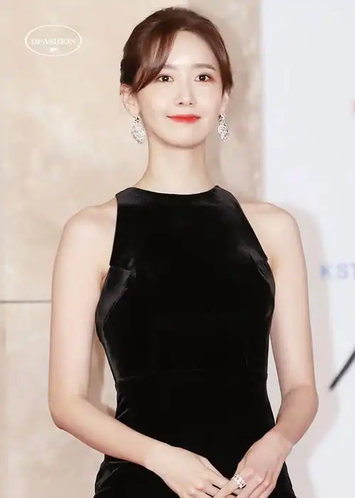 韩明星林允儿一组星尚活动风尚美图,散发独有个人气质!