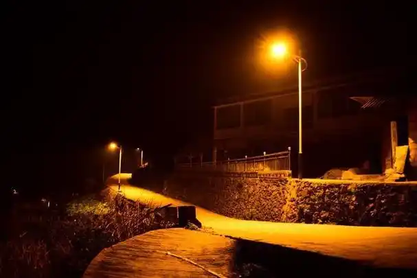 农村也有夜景了,这个夜景您打几分?