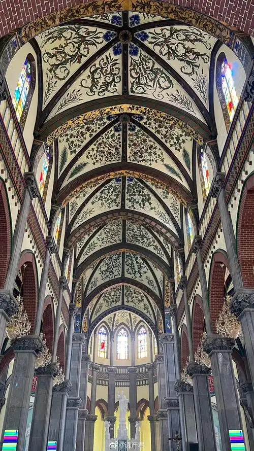 济南洪家楼天主教堂,内部的装饰很美