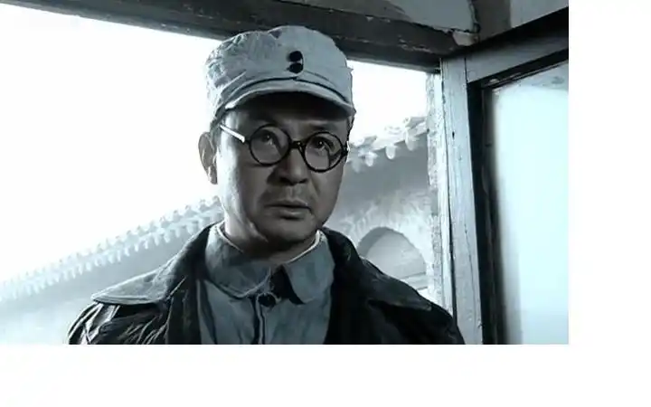 旧版《亮剑》中饰演旅长的演员是谁,他还拍摄过哪部电视剧或电影,我