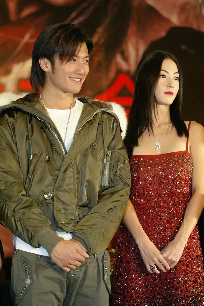 谢霆锋向张柏芝认错,谢你太无聊了,现在孩子大了,你就想到给你生三个