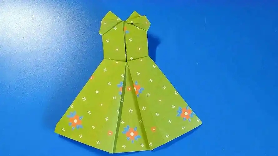 01:52  来源:好看视频-手工折纸教程:一张纸折出一双心心相连,简单