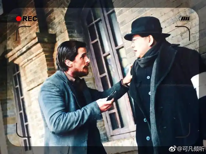 出演《金陵十三钗》中的"孟先生"时,曹可凡给自己找的点是"苦","心里