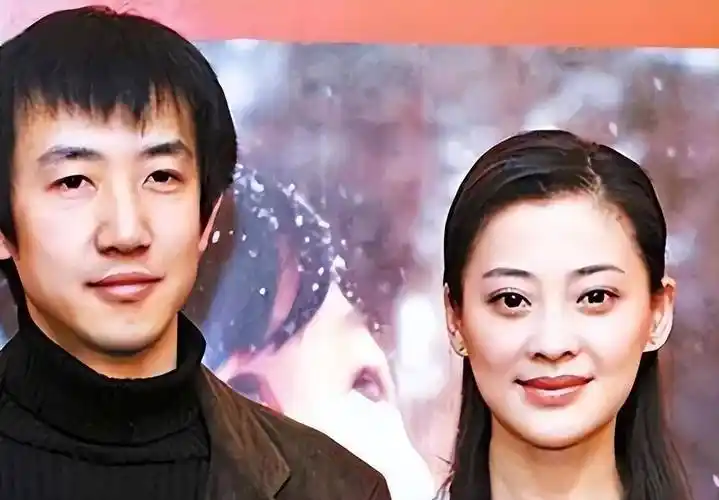 梅婷养他6年,李小冉为他堕胎2次,54岁的鄢颇,如今怎么样了?