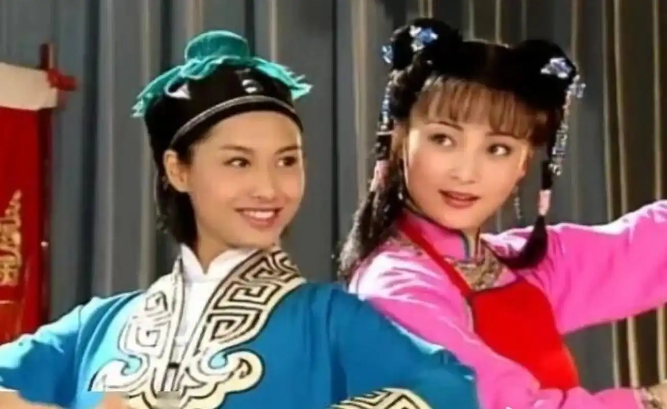 朱茵蒋勤勤在《苍天有泪》里的经典同框,大家觉得谁更美呢?