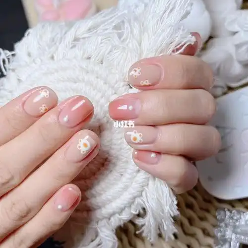 快来做可可爱爱的猫爪款美甲吧