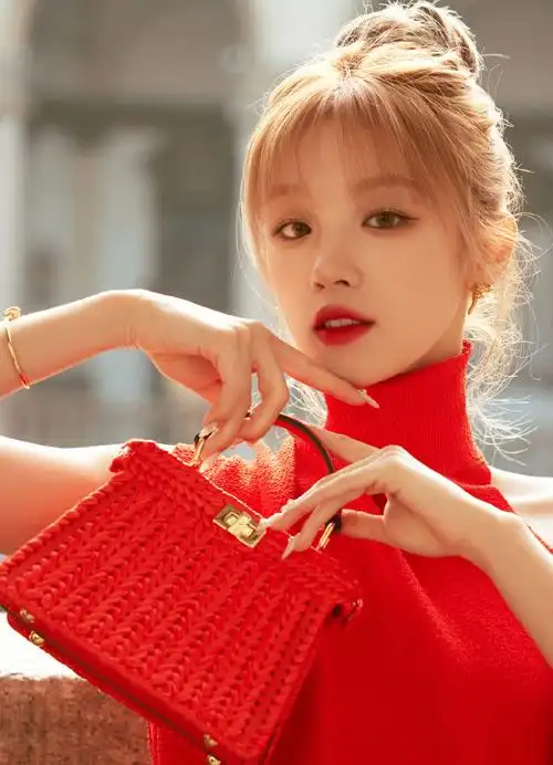 宋雨琦晒看秀照##宋雨琦明艳妆