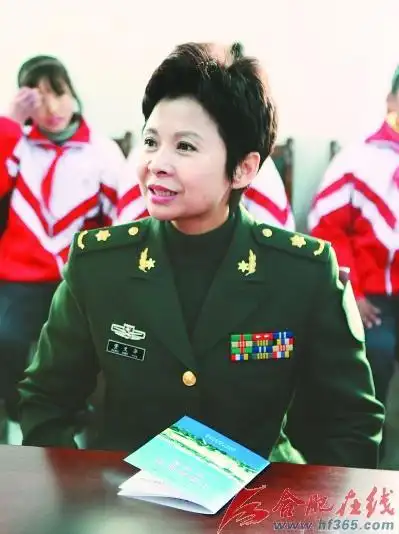 董文华12年来首次正式受访 称从未离开舞台