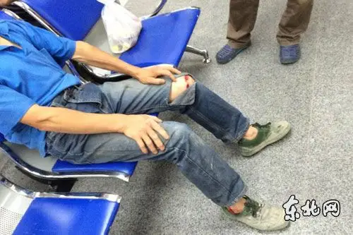 哈市在建工地升降机钢丝绳断裂 一民工受伤