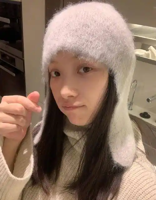 原创倪妮晒自拍为高考加油看到她的穿着就感觉热气膨胀