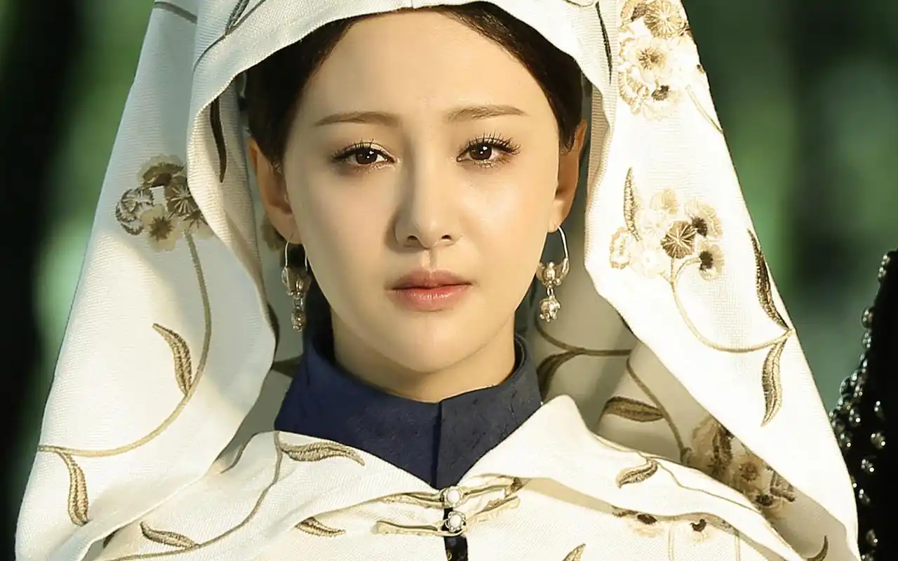 《寂寞空庭春欲晚》郑爽高清剧照壁纸