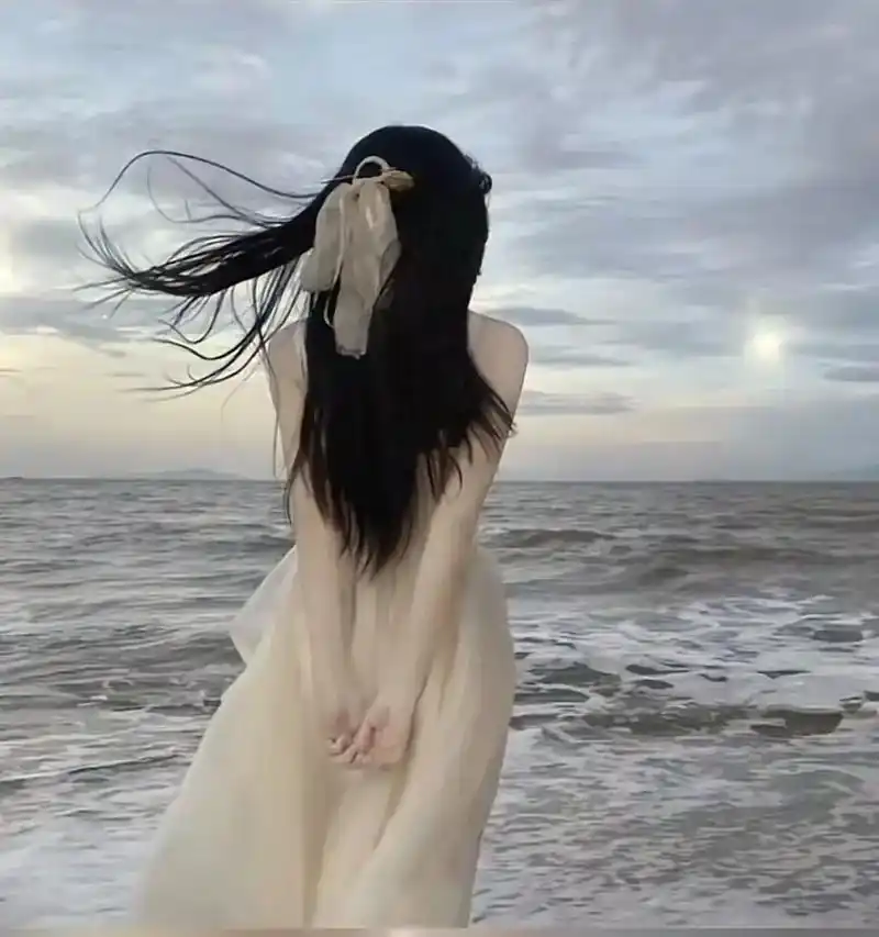 女生头像,独自撑伞的日子,也一定要顺顺利利