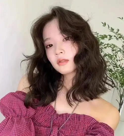 2021年流行什么烫发试试这款木马卷发型慵懒时髦还显发量